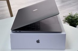 MacBook Air 2019 13 128GB 1 ÉV Garanciával Számlával