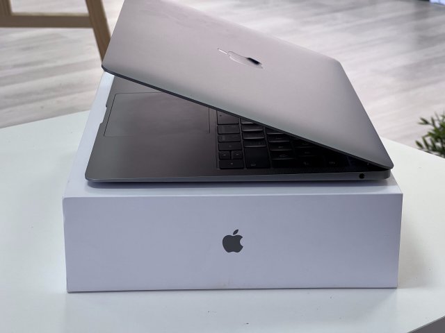 MacBook Air 2019 13 128GB 1 ÉV Garanciával Számlával