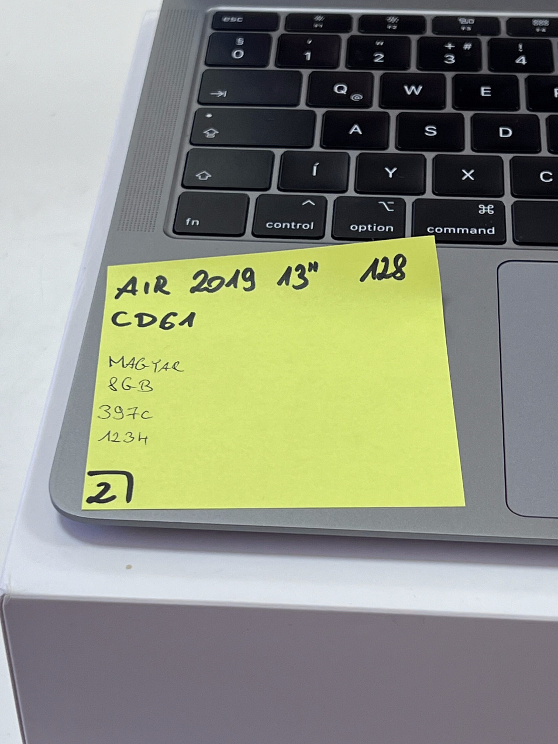 MacBook Air 2019 13 128GB 1 ÉV Garanciával Számlával