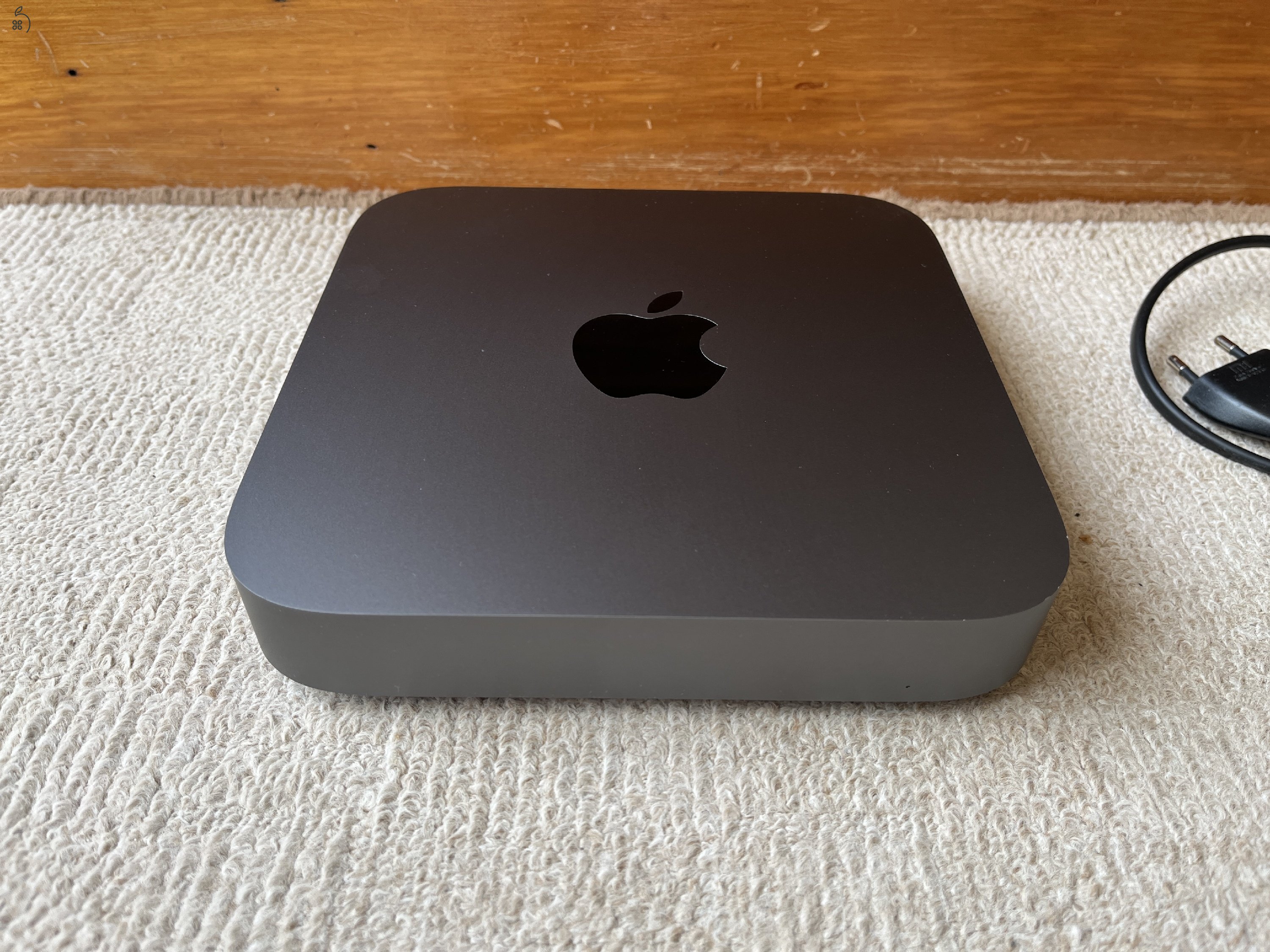 APPLE Mac Mini / 2018 / i5 - 3.0 GHz- 6 magos CPU , 16 GB RAM , 256 GB SSD.