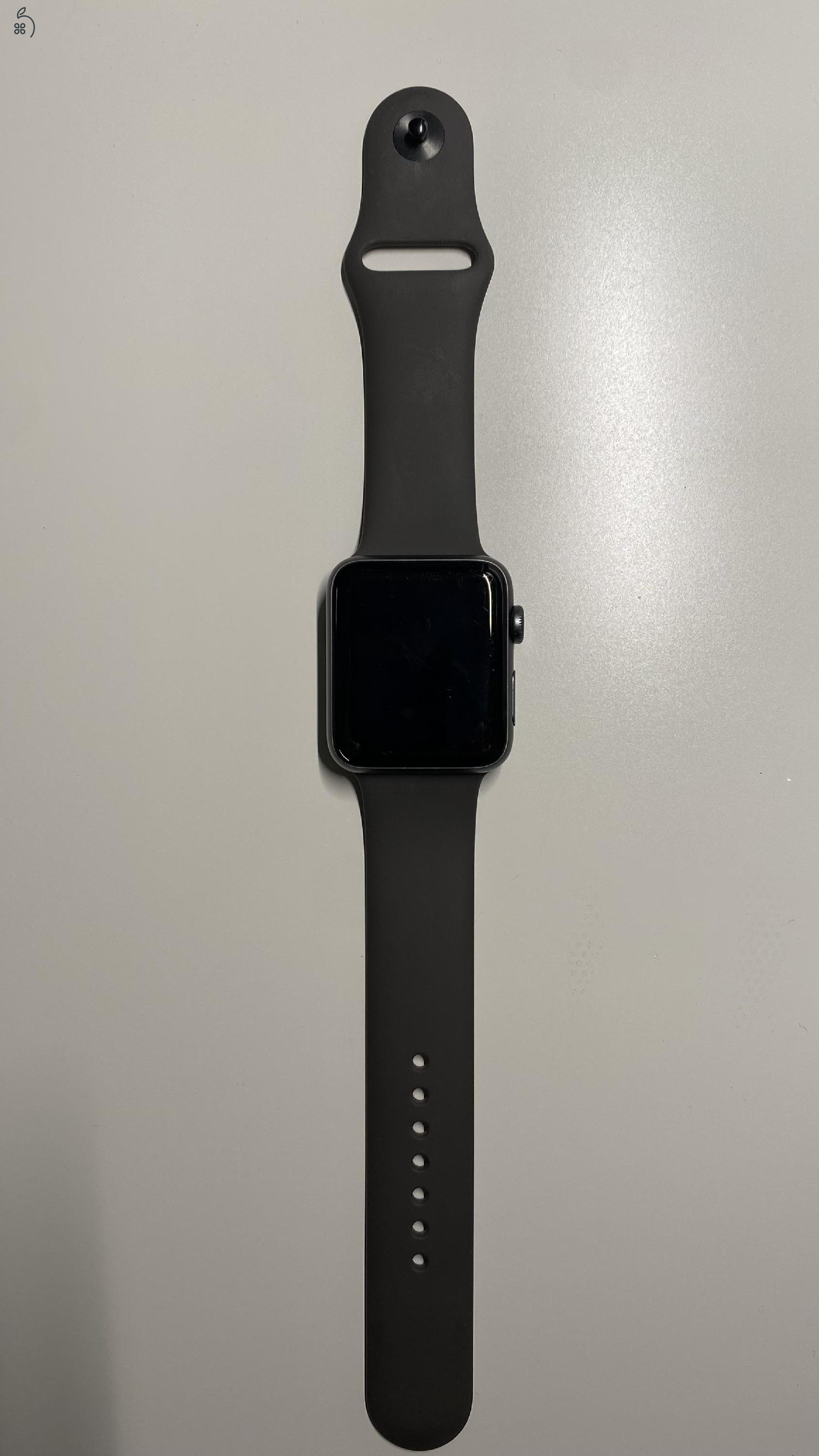 Apple Watch Series 3 – 42 mm (fekete) eredeti tartozékokkal és AJÁNDÉK szíjakkal