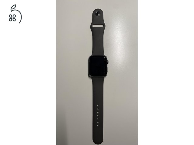 Apple Watch Series 3 – 42 mm (fekete) eredeti tartozékokkal és AJÁNDÉK szíjakkal