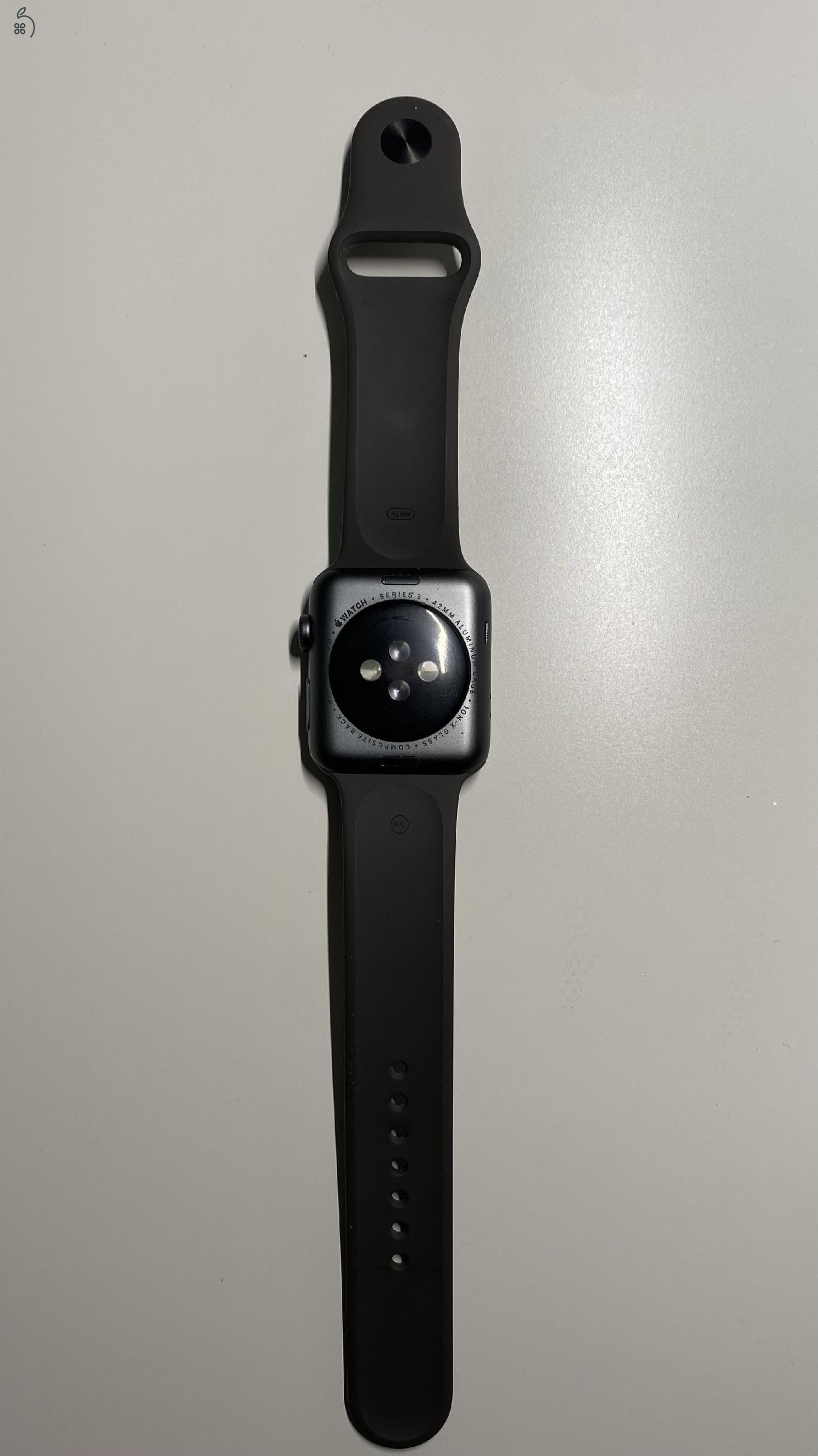 Apple Watch Series 3 – 42 mm (fekete) eredeti tartozékokkal és AJÁNDÉK szíjakkal