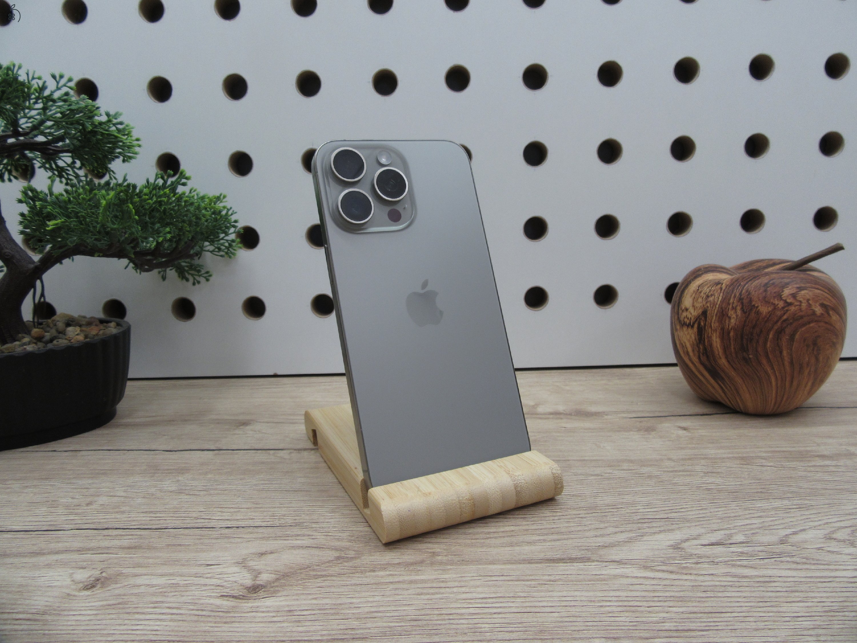  Apple iPhone 15 Pro Max - Natural Titanium - Használt, megkímélt állapot