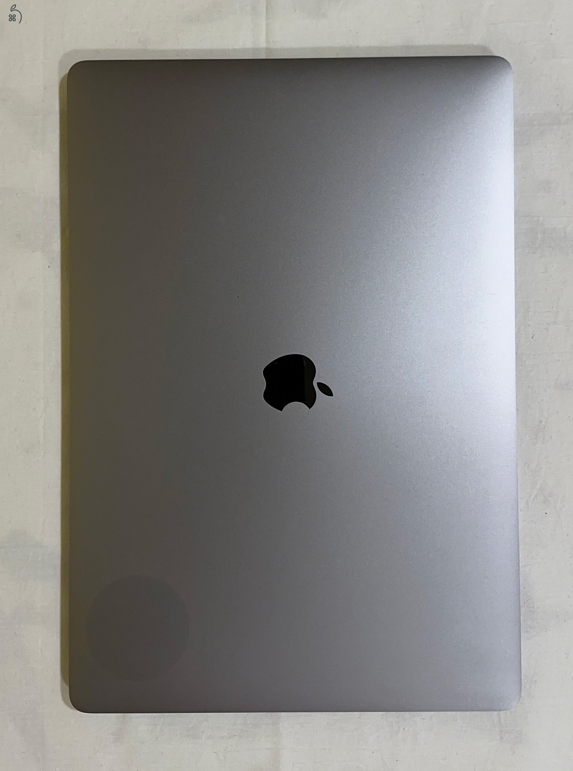 MacBook Pro 16 Tuuchbar 2019 mid