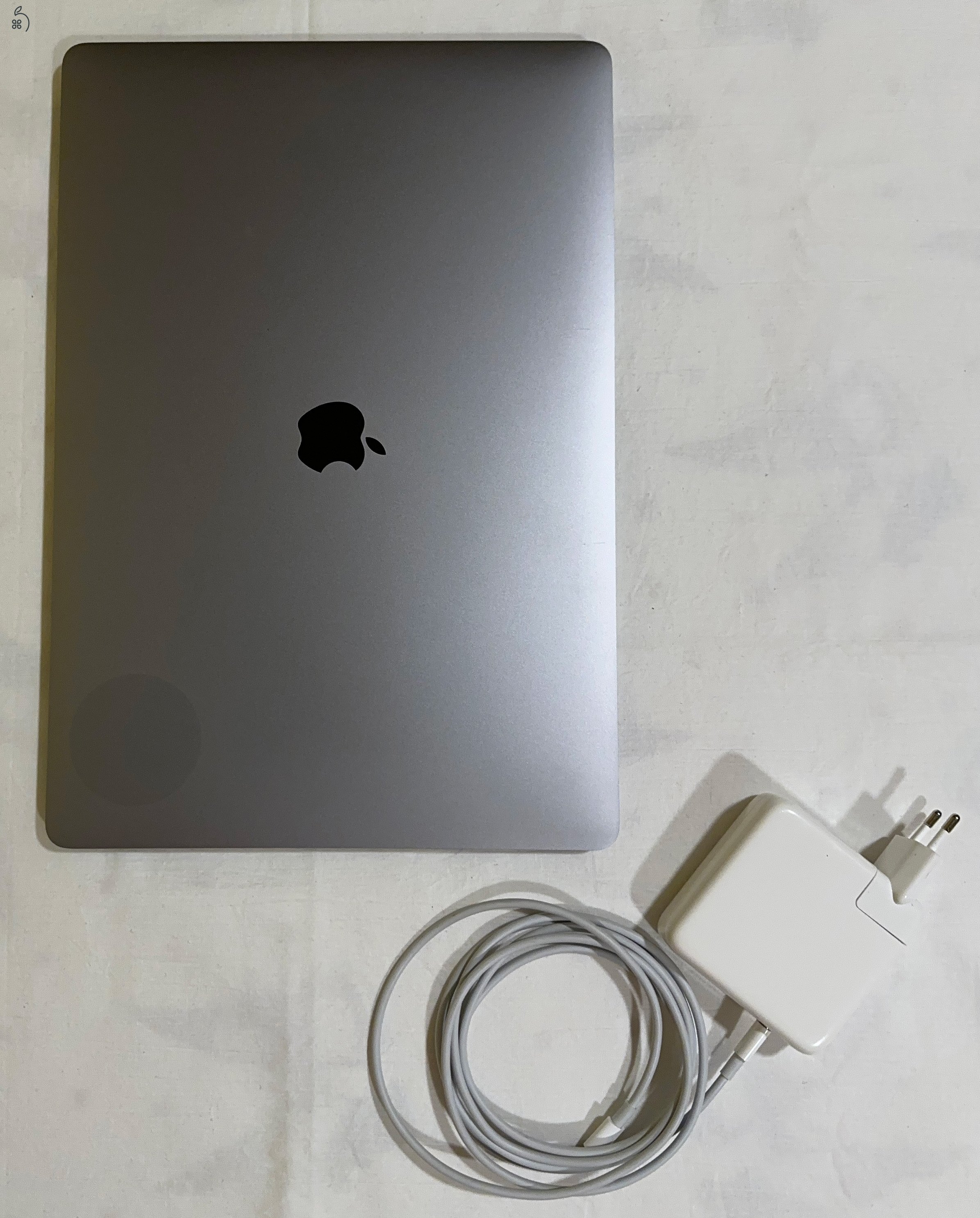 MacBook Pro 16 Tuuchbar 2019 mid