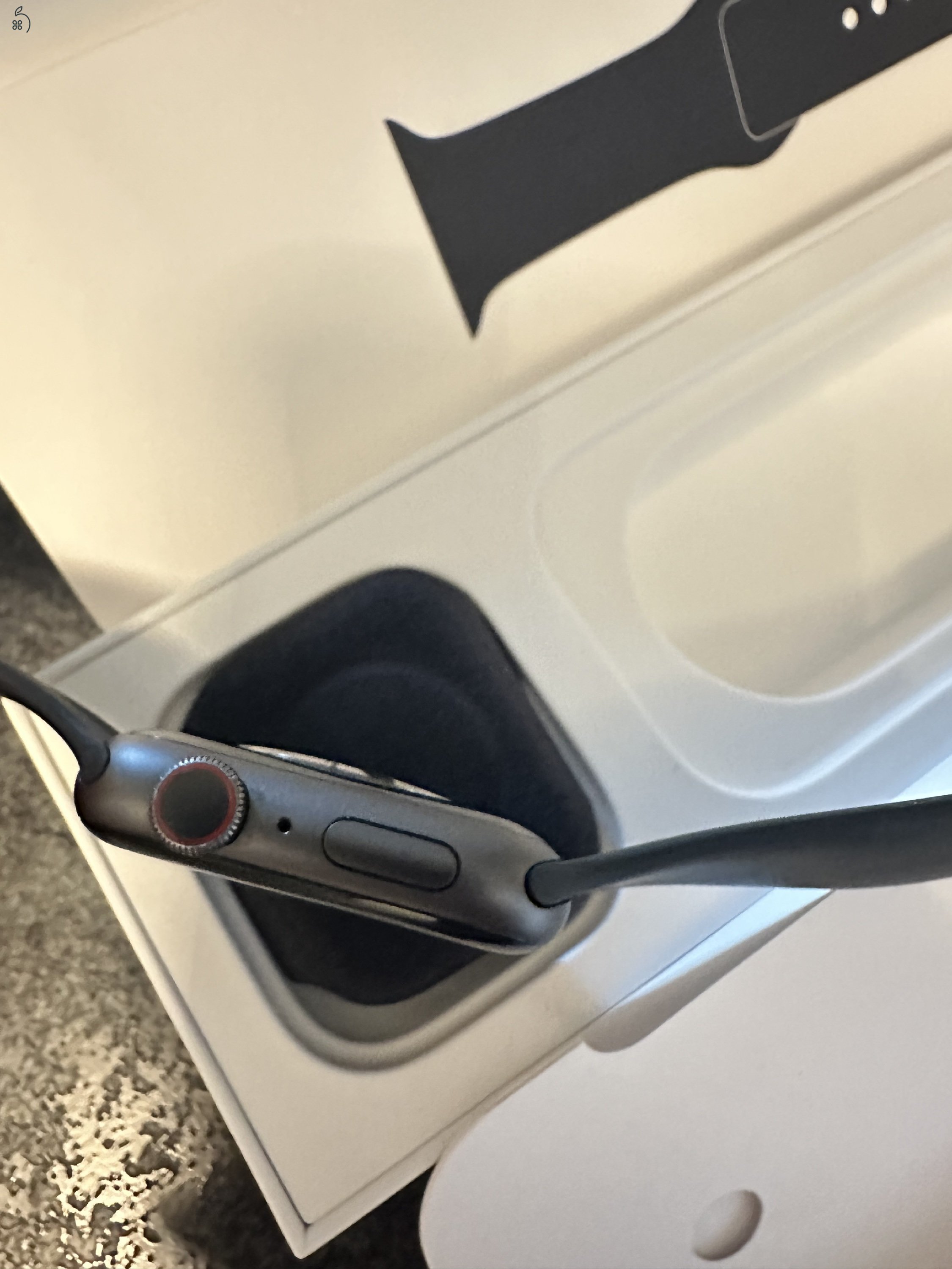 Apple Watch Series 4. Space gray  GPS +cellular