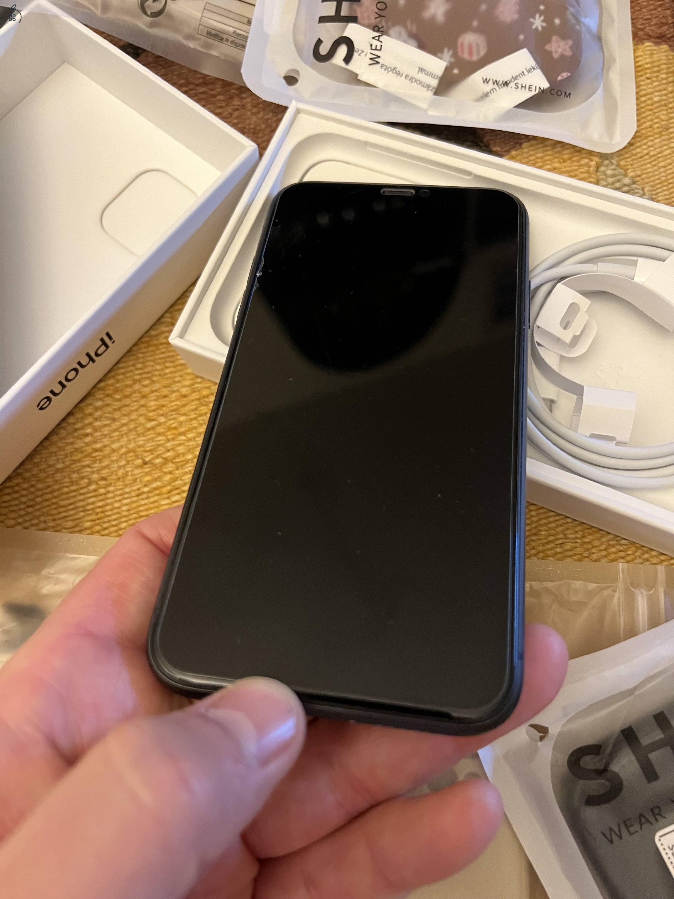 iPhone 11 fuggetlen 