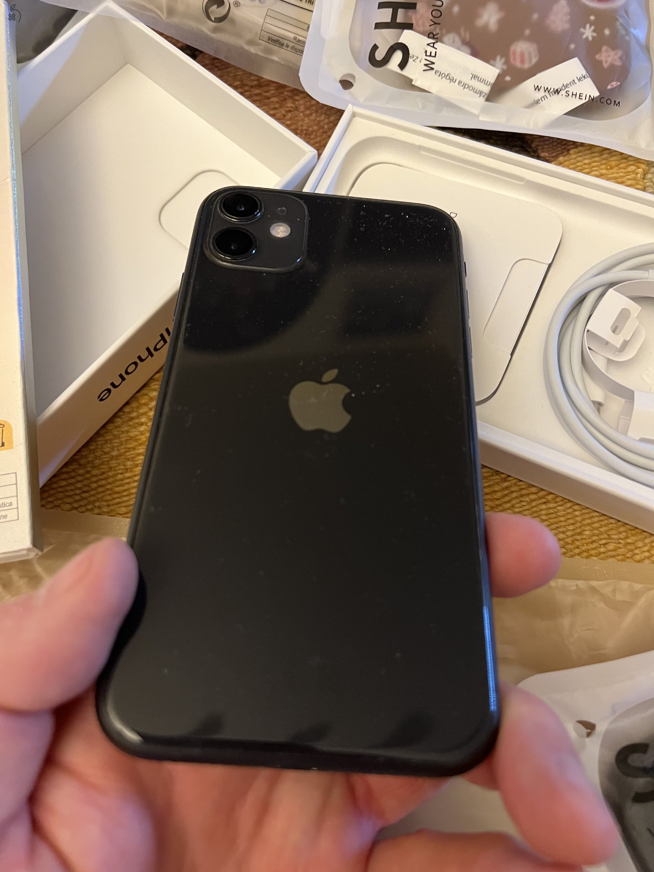 iPhone 11 fuggetlen 