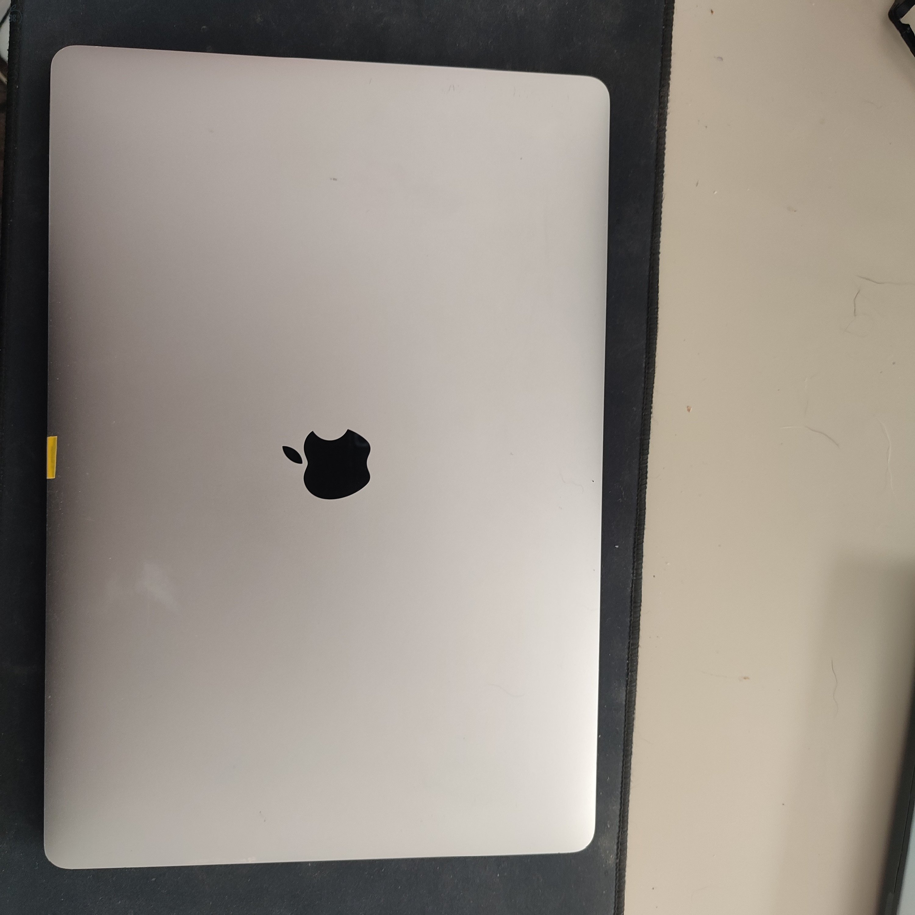 Használt MacBook Pro 2019/16.1 inch/Core I9/16GB RAM/500GB SSD eladó