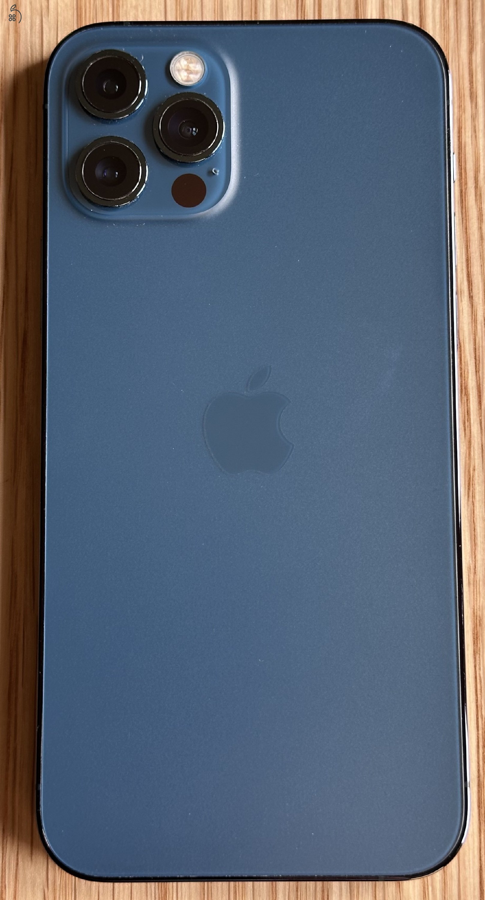 Nagyon szép állapotú, hibátlan, független iPhone 12 pro 128 GB pacific blue eladó