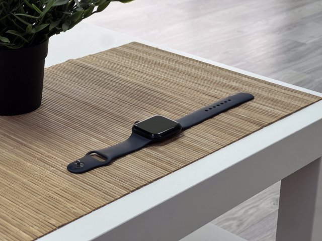 Apple Watch SE2 Midnight 44MM 1 ÉV Garanciával Számlával Aksi 90%