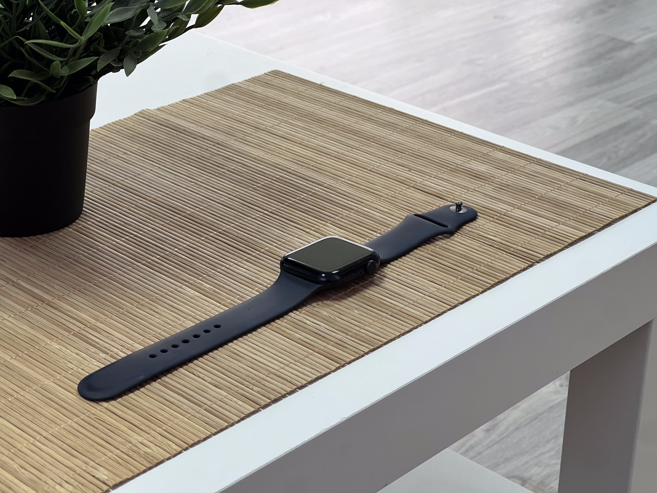 Apple Watch SE2 Midnight 44MM 1 ÉV Garanciával Számlával Aksi 90%