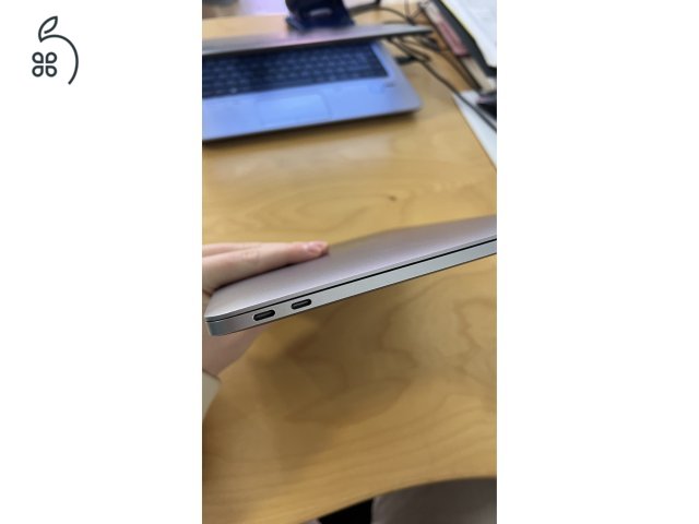 Hibátlan MacBook Pro 13.3