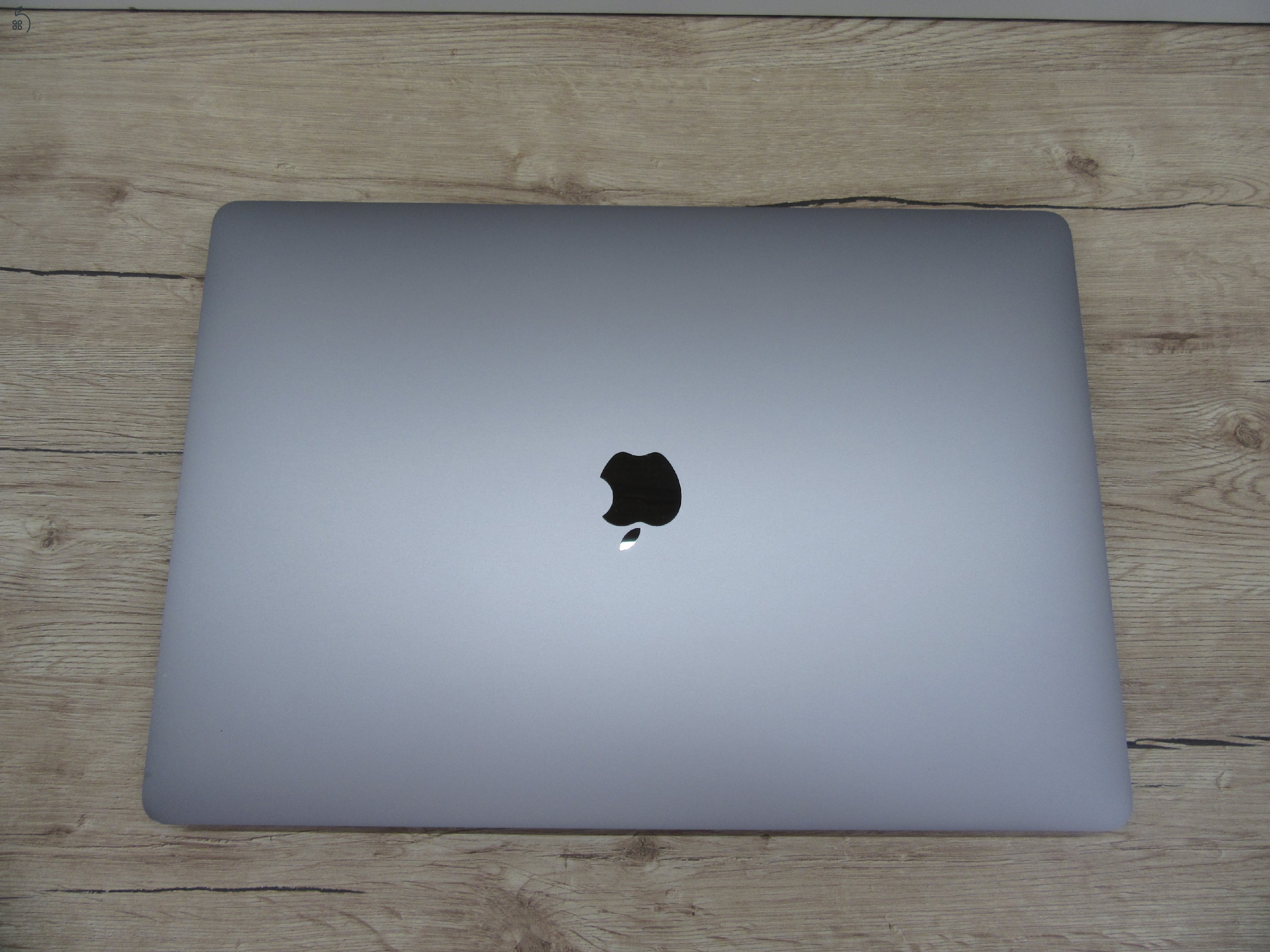 Apple Retina Macbook Pro 16 - 2019 - Használt, megkímélt