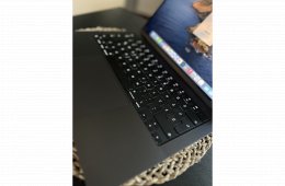 MacBook Pro M3 Pro Patika állapot fekete