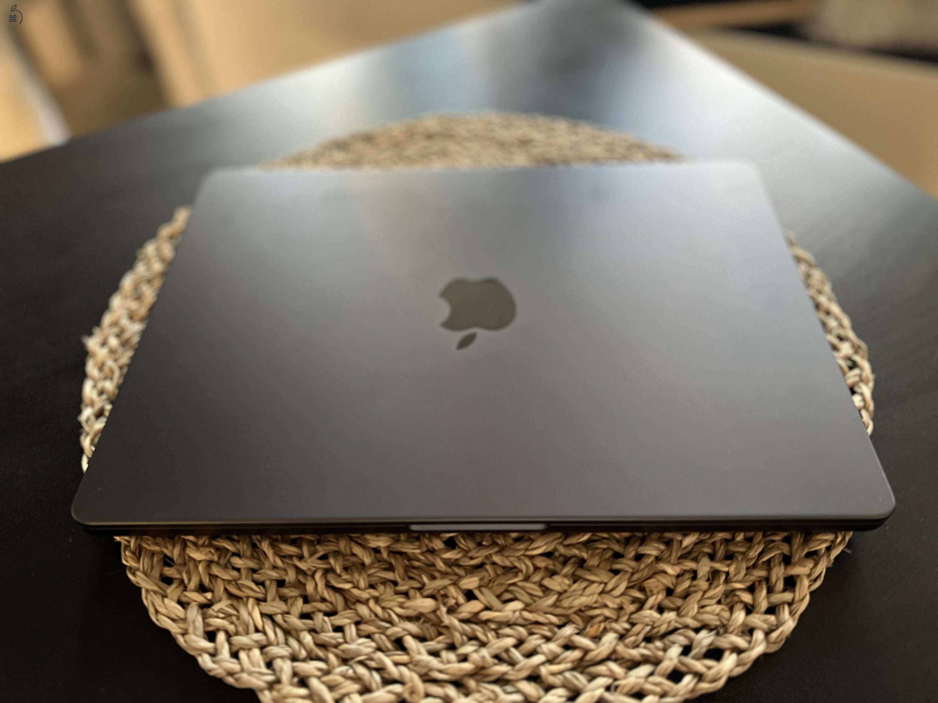 MacBook Pro M3 Pro Patika állapot fekete