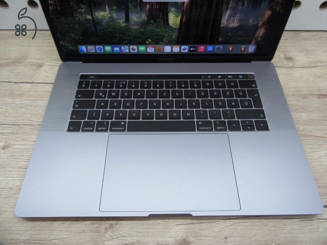 Apple Retina Macbook Pro 15 - 2019 - Használt, megkímélt