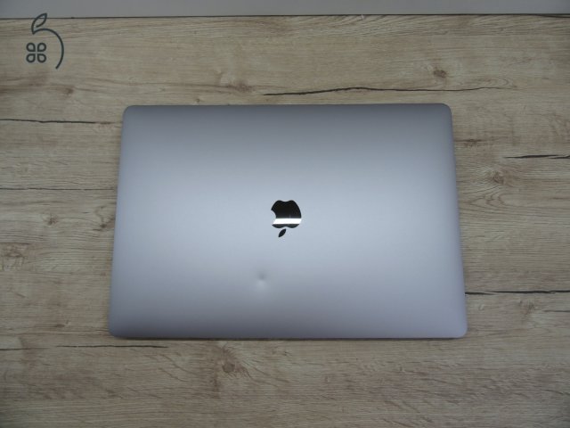 Apple Retina Macbook Pro 16 - 2019 - Használt, megkímélt