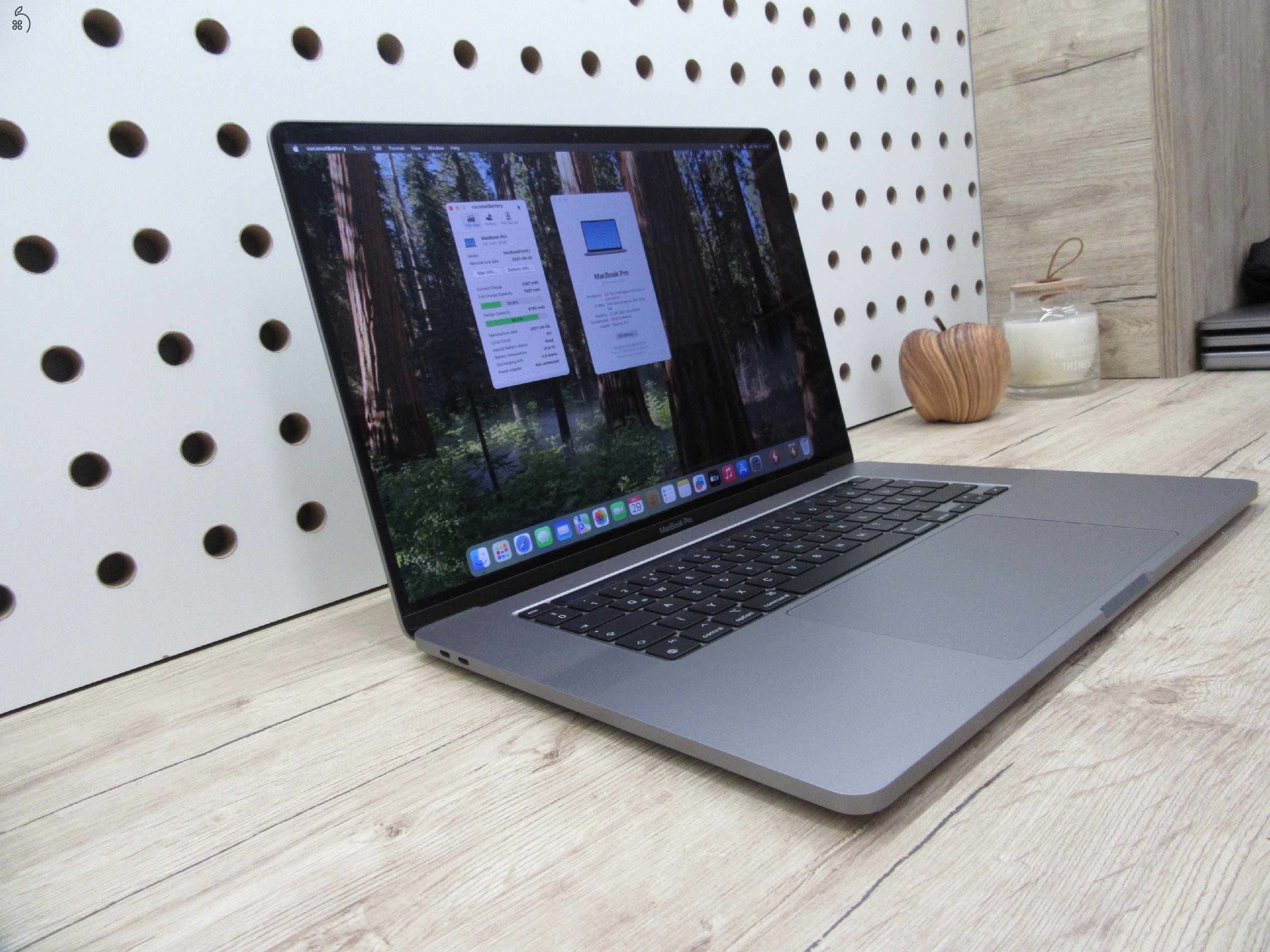 Apple Retina Macbook Pro 16 - 2019 - Használt, megkímélt