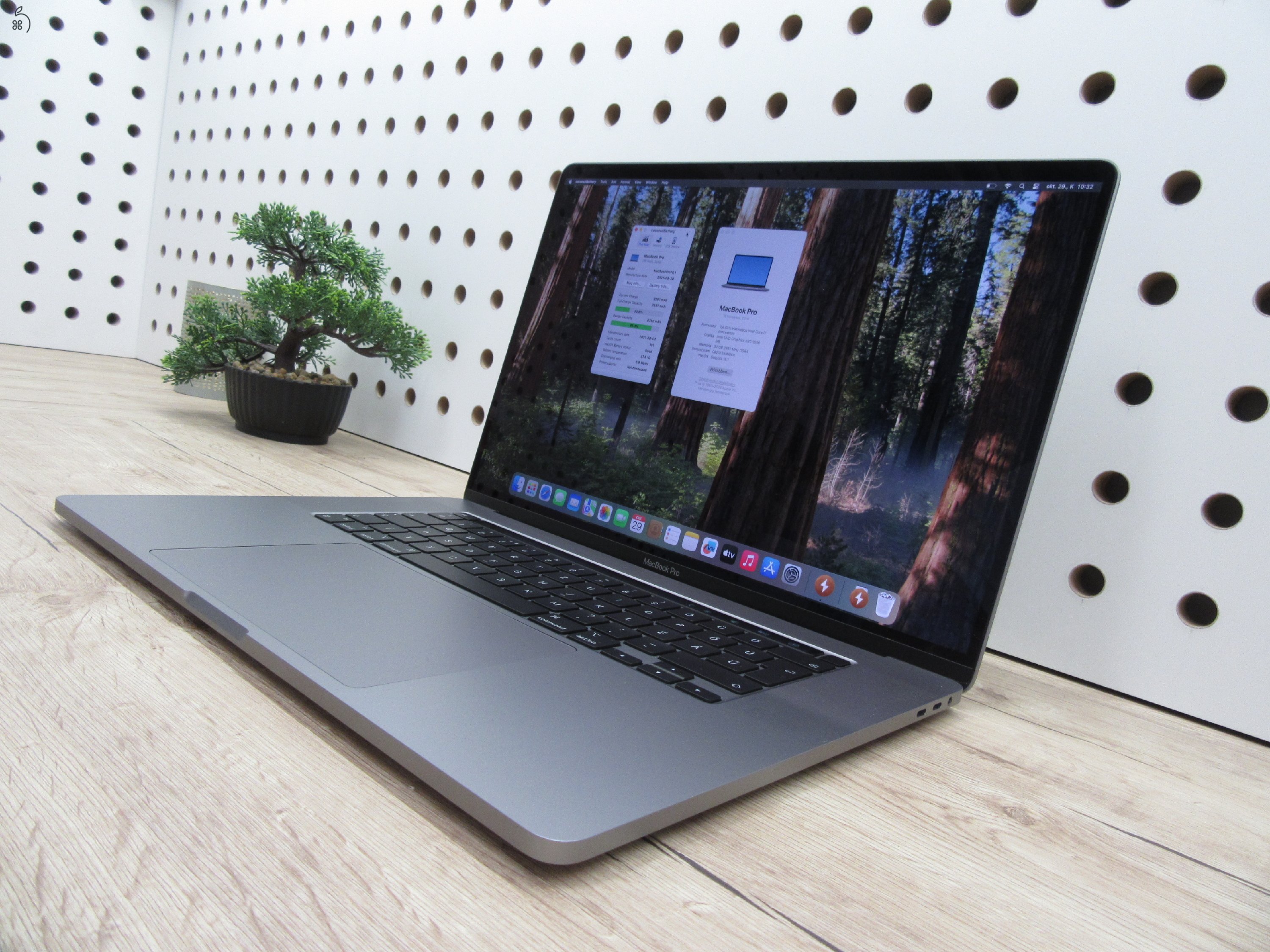 Apple Retina Macbook Pro 16 - 2019 - Használt, megkímélt