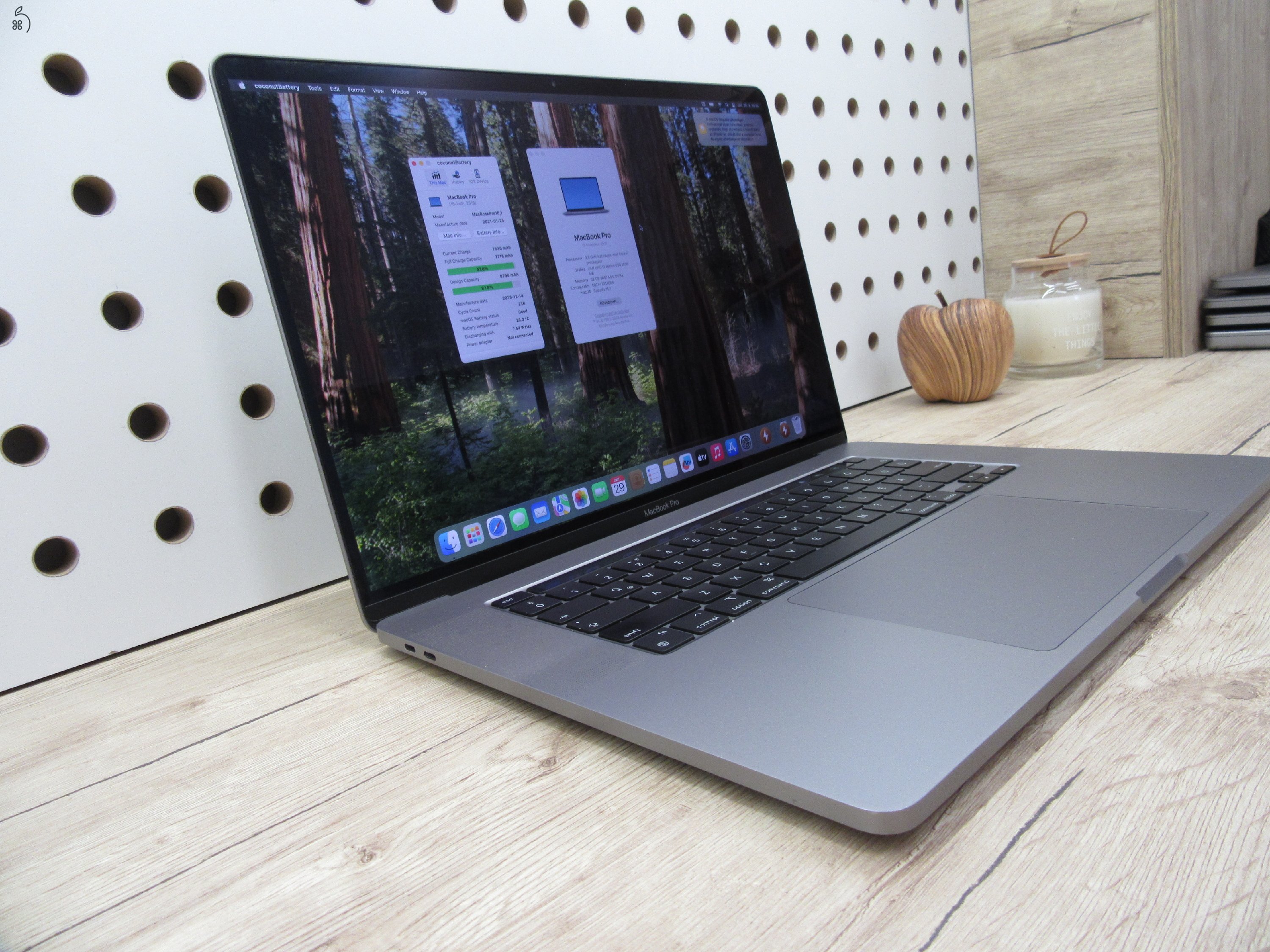 Apple Retina Macbook Pro 16 - 2019 - Használt, megkímélt