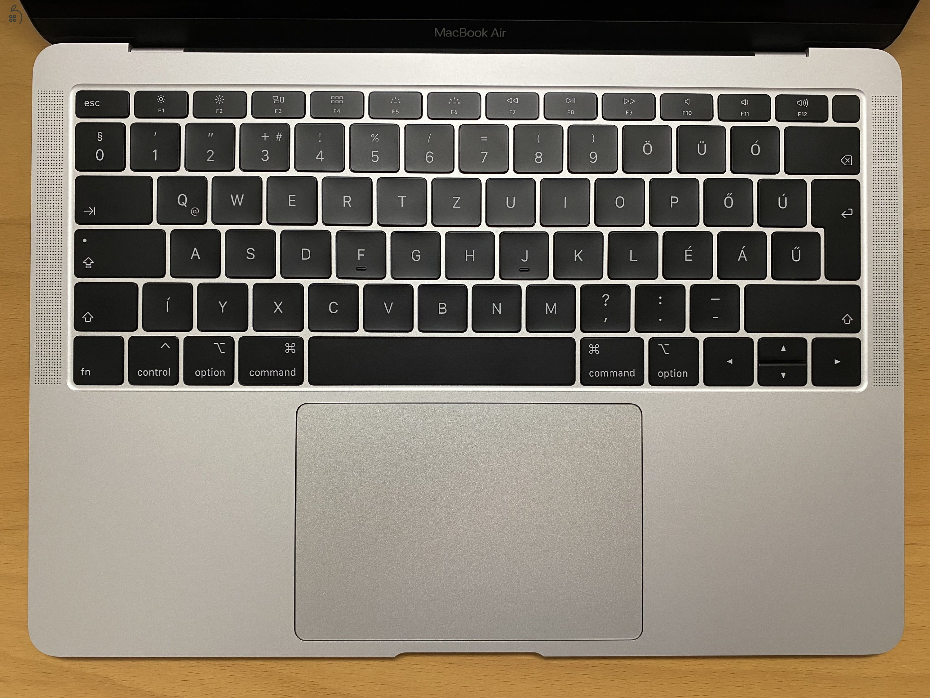 ELADÓ MAKULÁTLAN MacBook Air 2018 i5, 128 GB, MAGYAR billentyűzet, dobozában!