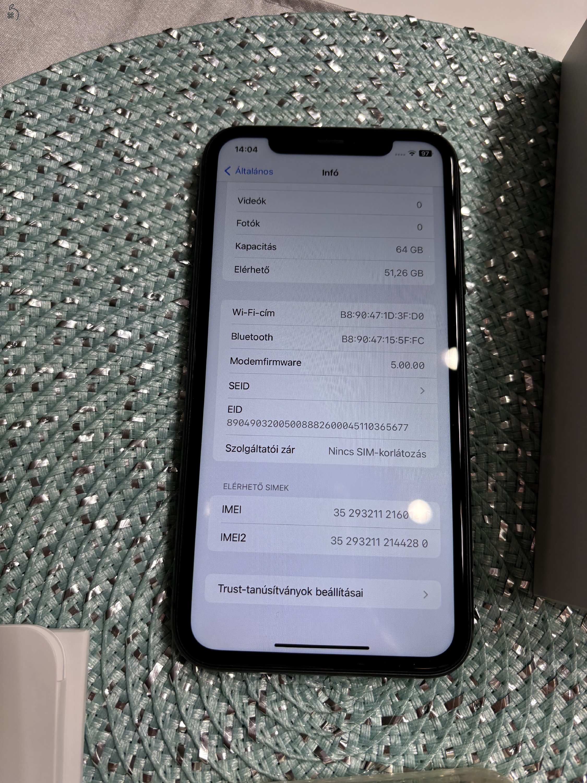 Iphone 11 64 Mb kartyafüggetlen telefon eladó 