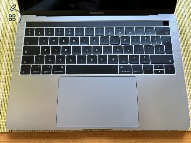 2017 i7 3,5ghz teljesítmény, kiváló állapotú, kvázi új akksival, touchbar, 4 thunderbolt