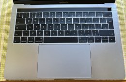 2017 i7 3,5ghz teljesítmény, kiváló állapotú, kvázi új akksival, touchbar, 4 thunderbolt