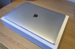 MacBook Pro 16’ 2019 - 2,4 GHZ Nyolcmagos Intel Core i9, 32 GB RAM, 1TB, Angol