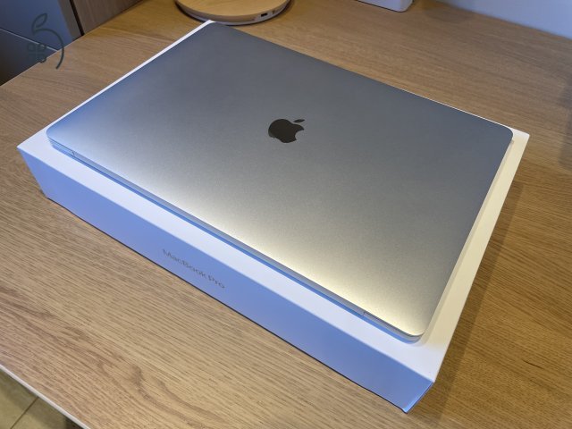 MacBook Pro 16’ 2019 - 2,4 GHZ Nyolcmagos Intel Core i9, 32 GB RAM, 1TB, Angol