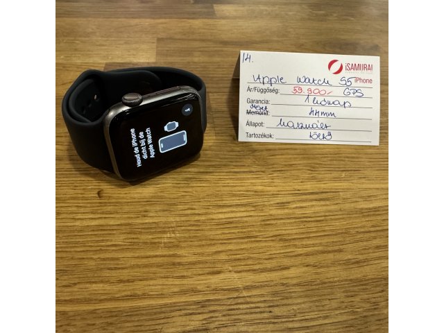 14. Apple Watch Series 5 - 44 mm - GPS - Fekete