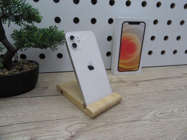 Apple iPhone 12 - White - Használt, karcmentes