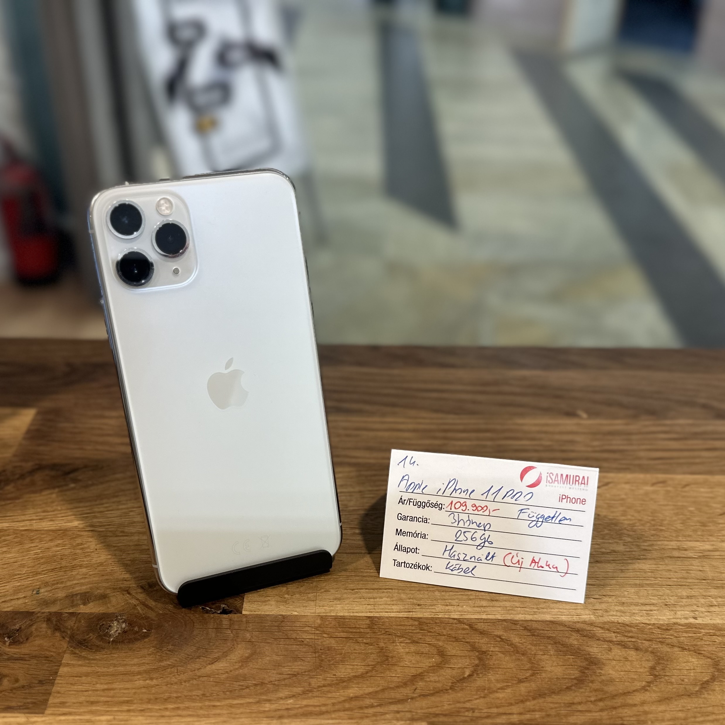 14. Apple iPhone 11 Pro  - 256 GB - Ezüst - 100% AKKU