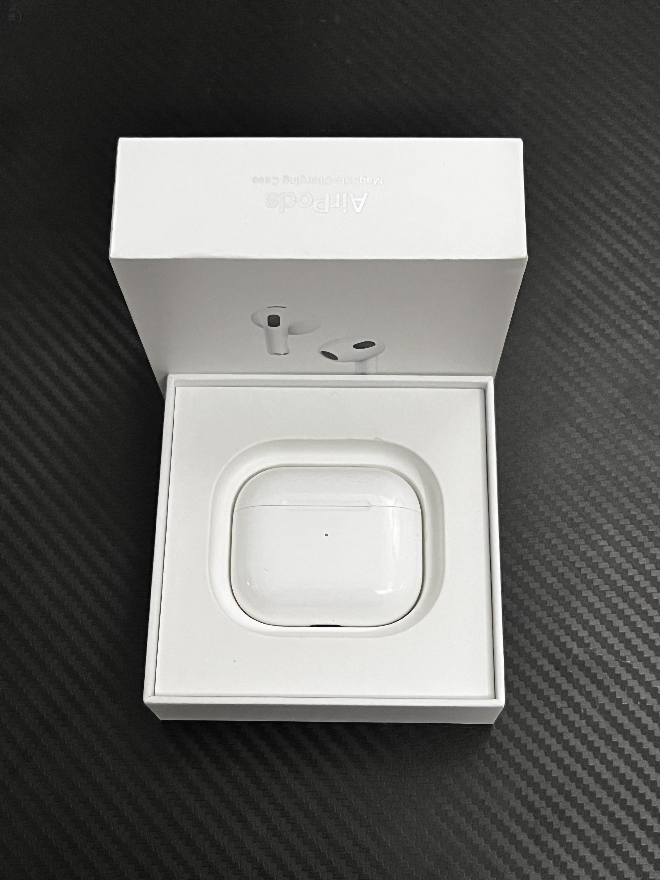 Apple AirPods 3 Eredeti dobozával, MagSafe töltőtokkal és ajándék 2 db védőtokkal eladó