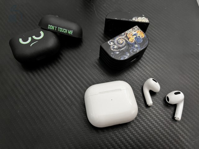 Apple AirPods 3 Eredeti dobozával, MagSafe töltőtokkal és ajándék 2 db védőtokkal eladó