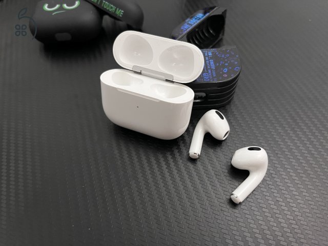 Apple AirPods 3 Eredeti dobozával, MagSafe töltőtokkal és ajándék 2 db védőtokkal eladó