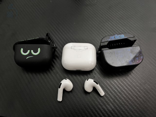 Apple AirPods 3 Eredeti dobozával, MagSafe töltőtokkal és ajándék 2 db védőtokkal eladó