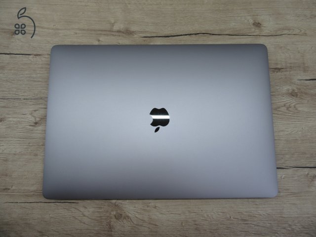  Apple Retina Macbook Pro 16 - 2019 - Használt, megkímélt 