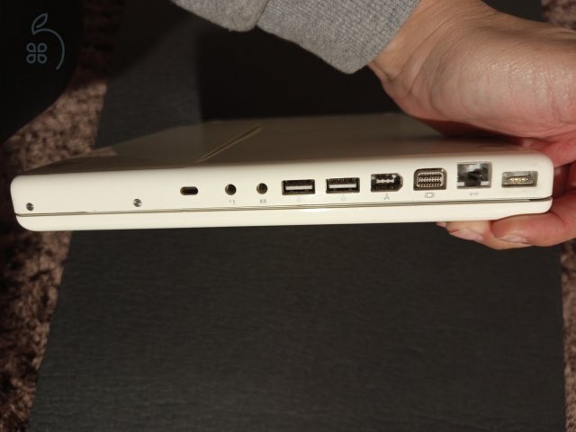 Retro macbook töltővel