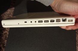 Retro macbook töltővel