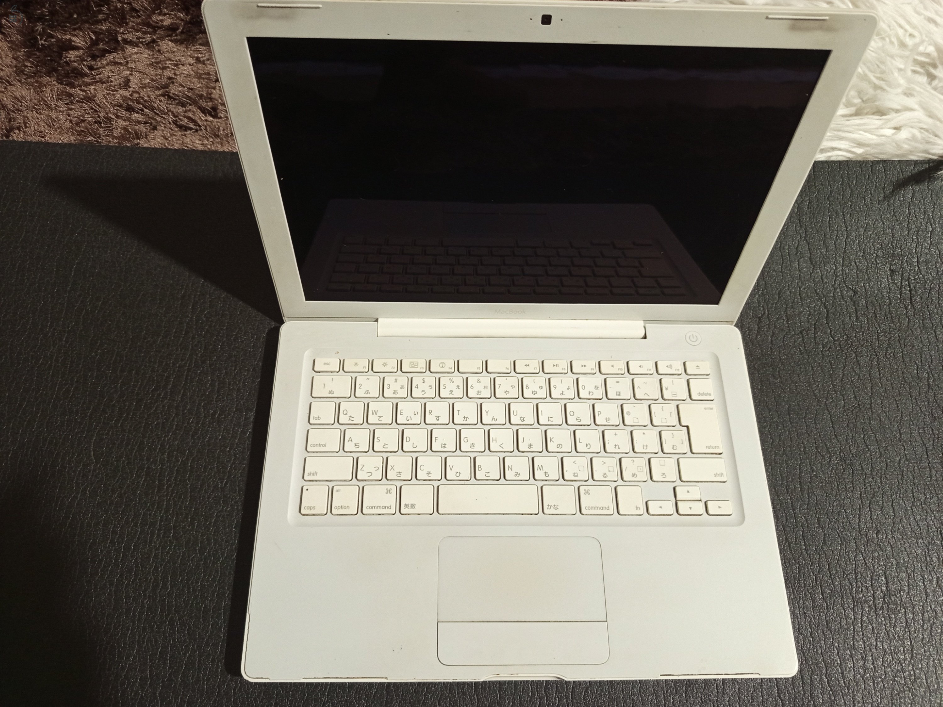 Retro macbook töltővel