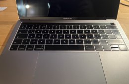 MacBook Pro (13-inch, 2017, Four Thunderbolt 3 Ports