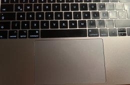 MacBook Pro (13-inch, 2017, Four Thunderbolt 3 Ports