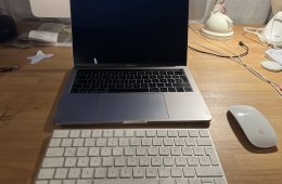 MacBook Pro (13-inch, 2017, Four Thunderbolt 3 Ports