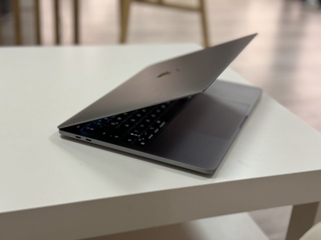 Hibátlan MacBook Pro 2020 13 M1 256GB 1 ÉV Garanciával Számláva