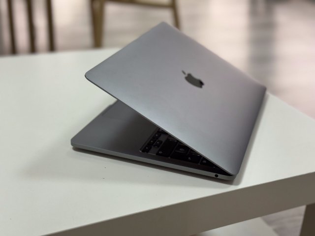 Hibátlan MacBook Pro 2020 13 M1 256GB 1 ÉV Garanciával Számláva