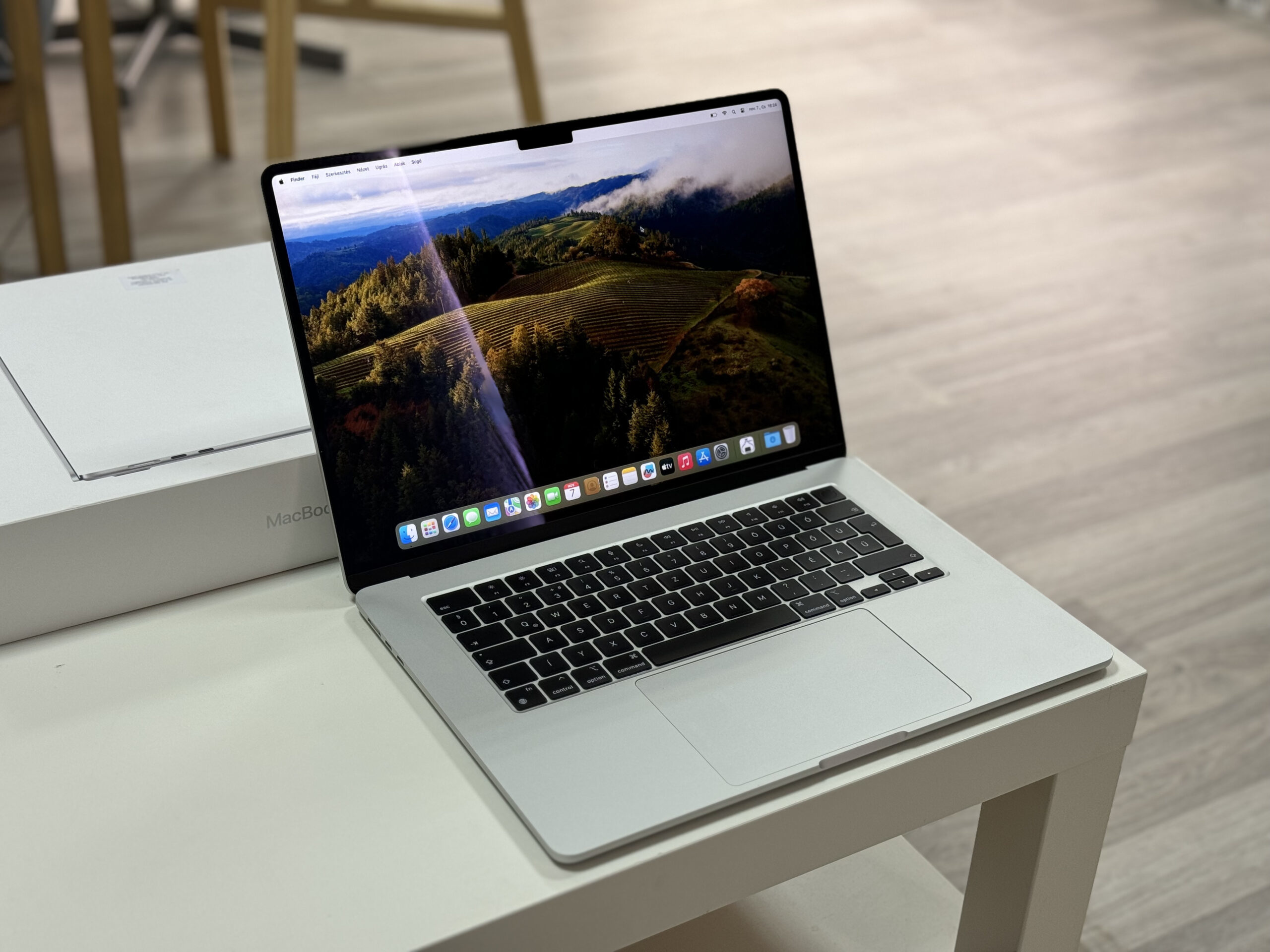 MacBook Air 2024 15 M3 256GB 1 ÉV Garanciával Számlával Aksi 100%