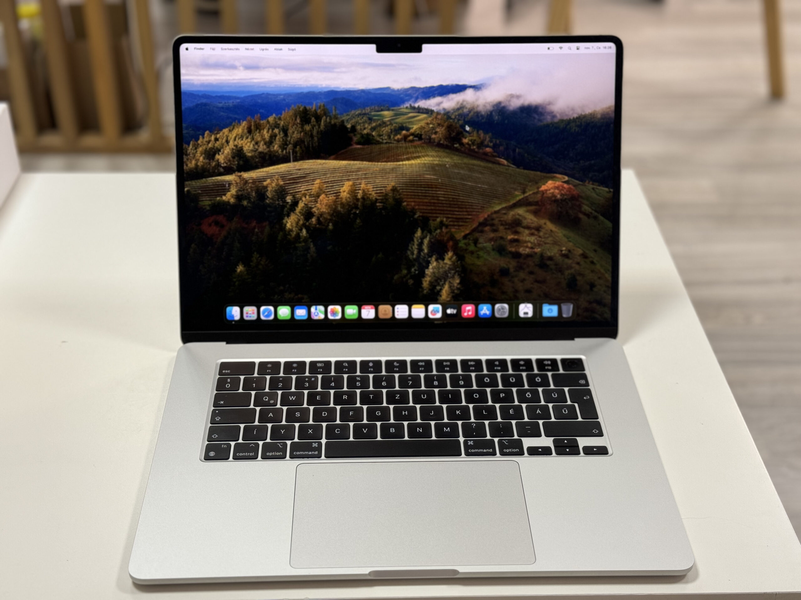 MacBook Air 2024 15 M3 256GB 1 ÉV Garanciával Számlával Aksi 100%